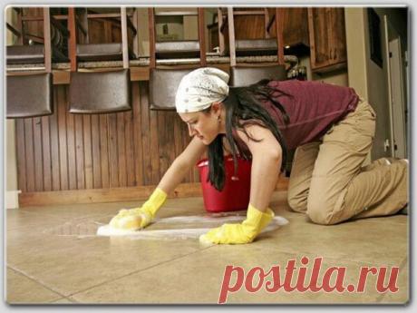 Как отмыть цемент после ремонта 

Любой серьезный ремонт заканчивается уборкой. Иногда она заканчивается довольно быстро, и можно наслаждаться обновленной квартирой. Если же ремонтные работы проводились не слишком аккуратно, убрать некоторые их следы становится настоящей проблемой. Очистить поверхности (в особенности окна) от застывшего цемента – дело чрезвычайно хлопотное. Ваша задача – найти оптимальный способ очистки и не испортить стекла и декоративные поверхности. 

В...