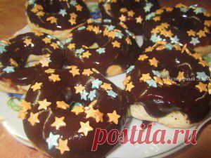 ПОНЧИКИ С ГЛАЗУРЬЮ (DUNKIN DONUTS) | КУЛИНАРНЫЙ ЭДЕМ У СЕБЯ ДОМА
Донатсы считаются американским лакомством, однако их происхождение – истинно европейское: прадедушками донатсов принято считать традиционные голландские рождественские "масляные шарики" (oliebollen), которые упоминаются уже в 16 веке.