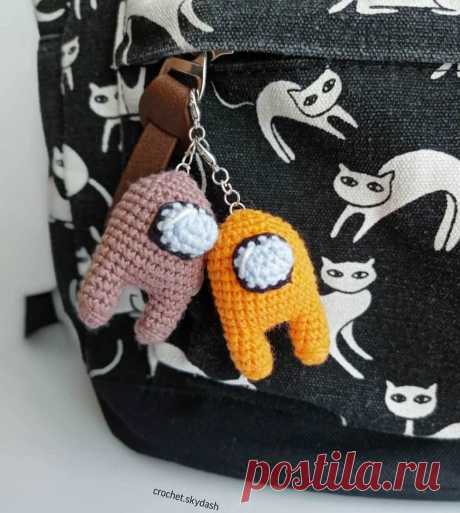 Вязаный брелок Among Us крючком | Амигуруми