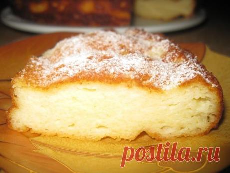 Классический французский творожник
Вкуснейший творожник!!! Творожной выпечки нежнее я еще не пробовала!!! Вот уж поистине тает во рту! Просто невозможно оторватьсяИнгредиенты:1 кг творога 
75 г манной крупы 
125 г сл. масла или маргарина 
225 г сахара 
1 ст. ложка ванильного сахара 
3-4 ст. ложки лимонного сока 
тертая цедра 1/2 лимона 
4 яйца 
1 пакетик разрыхлителя (10г) 
1 упаковка порошка для ванильного пудинга (40 г) или 4 ч. ложки кукурузного крахмала (у меня был кар...