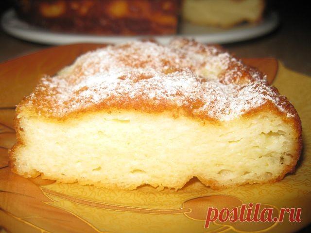 Классический французский творожник
Вкуснейший творожник!!! Творожной выпечки нежнее я еще не пробовала!!! Вот уж поистине тает во рту! Просто невозможно оторватьсяИнгредиенты:1 кг творога 
75 г манной крупы 
125 г сл. масла или маргарина 
225 г сахара 
1 ст. ложка ванильного сахара 
3-4 ст. ложки лимонного сока 
тертая цедра 1/2 лимона 
4 яйца 
1 пакетик разрыхлителя (10г) 
1 упаковка порошка для ванильного пудинга (40 г) или 4 ч. ложки кукурузного крахмала (у меня был кар...