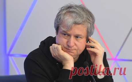 В Вильнюсе дважды отменили лекцию кинокритика Антона Долина. Лекцию отменил кинотеатр Pasaka, а потом без объяснения причин другая площадка — Vilnius Tech Park, рассказал кинокритик. Также не состоится его встреча и обсуждение фильма «Бабий Яр. Контекст» с режиссером Сергеем Лозницей