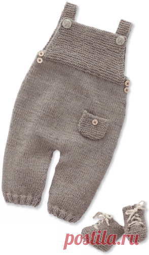 Детский комбинезон на лямках спицами Детский комплект: комбинезон, пинетки, свитер с овечками, вязаный спицами.