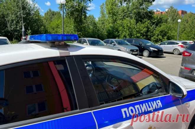 РИА Новости: в Ижевске школьница выпала из окна, спасаясь от знакомого. Сейчас девочка с переломами находится в больнице.