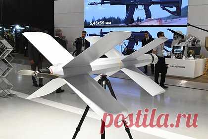 В США назвали «Ланцет» массовым убийцей техники ВСУ. Российский дрон-камикадзе «Ланцет», который применяют в ходе специальной военной операции, стал массовым убийцей военной техники Вооруженных сил Украины (ВСУ), пишет американское издание 19FortyFive. Аппарат с дальностью полета 40 километров несет полезную нагрузку массой три килограмма.