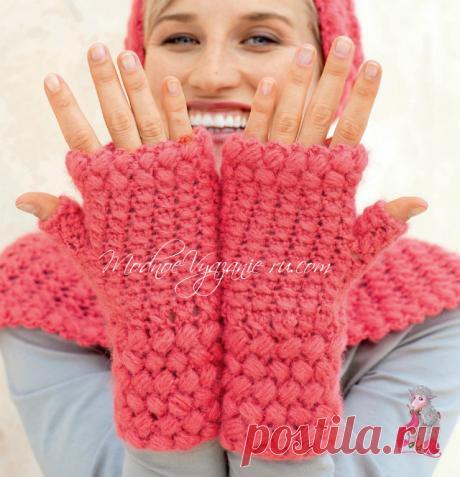 Чудо комплект крючком для девушек
описание тут  https://modnoevyazanie.ru.com/vyazanie-spicami-dlya-zhenshchin/snud-spicami-originalnym-prostym-uzorom/
Замечательный комплект связанный крючком для девушек,состоящий из шапочки,снуда и митенок.Крупный рельефный узор и шишечки выглядят особенно эффектно  в ярком варианте розового цвета.
