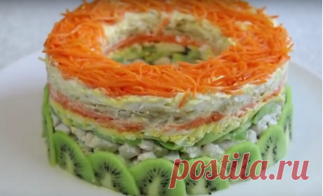 Салат новогодняя экзотика с киви и курицей: пошаговый рецепт Представляем вам рецепт праздничного салата. Получается он восхитительно красивым, ярким и привлекательным. По вкусу этот салат получается легким и не оставляет тяжести на желудке. Заправлять наш салат мы...
