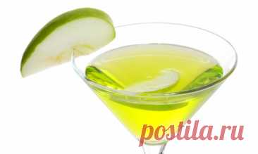 Яблочный мартини Ингредиенты:Яблоко – ¼ шт.Водка – 100 мл.Яблочный сок – 200 мл.Корица – щепотка.Лед – по вкусуПриготовление:&nbsp;Налить в графин водку и яблочный сок.Добавить щепотку корицы и оставить на 20-30 минут.Перед подачей взбивать в шейкере со льдом.Украсить бокалы кусочком яблока.Всем приятного...