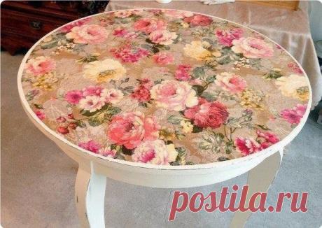 Новая жизнь старого стола Новая жизнь старого столаДекупаж стоит покрыть сверху несколькими слоями корабельного лака. Так будет надежнее.
Декорирование старого стола.
Для декорирования нам понадобится: - столовый набор (посуда, столовые приборы и т.д.); - акриловые краски; - акриловый лак; - клей ПВА; - салфетка; - кисть.
Приступаем к работе: 1. Ошкуриваем поверхность стола и покрываем ее грунтовкой.
Грунтовку наносим в два слоя.
2. Затем наносим несколько слоев акриловой краски и даем каждому…