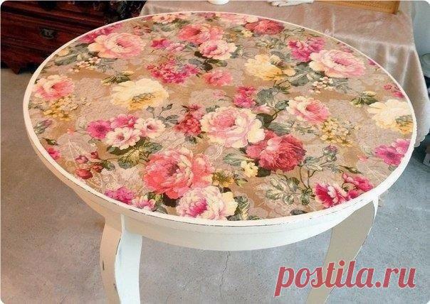 Новая жизнь старого стола Новая жизнь старого столаДекупаж стоит покрыть сверху несколькими слоями корабельного лака. Так будет надежнее.
Декорирование старого стола.
Для декорирования нам понадобится: - столовый набор (посуда, столовые приборы и т.д.); - акриловые краски; - акриловый лак; - клей ПВА; - салфетка; - кисть.
Приступаем к работе: 1. Ошкуриваем поверхность стола и покрываем ее грунтовкой.
Грунтовку наносим в два слоя.
2. Затем наносим несколько слоев акриловой краски и даем каждому…