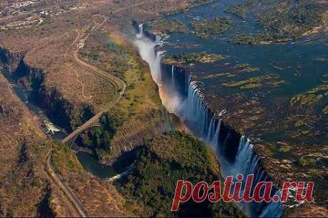 Какая мощь
Поговорим за жизнь
Водопад Виктория с высоты птичьего полета