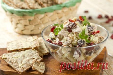 Салат из стеблей сельдерея с яблоком и корейкой – пошаговый рецепт с фото.