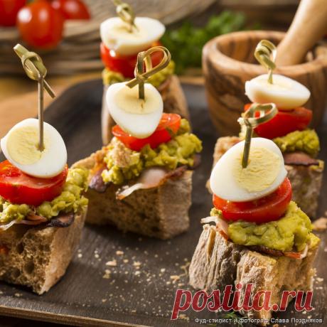 Кулинарные рецепты - Канапе с беконом, зеленым горошком и перепелиным яйцом - с фото и видео инструкцией на сайте Bonduelle.ru