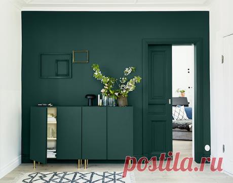 Как поразить гостей с порога: 9 потрясающих прихожих 1. Сделайте инсталляцию с фото и местом для хранения

В прихожей часто приходится ставить столик с выдвижными ящиками, которые быстро захламляются бумагами, ключами, солнечными очками&nbsp;и другими