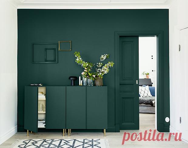 Как поразить гостей с порога: 9 потрясающих прихожих 1. Сделайте инсталляцию с фото и местом для хранения

В прихожей часто приходится ставить столик с выдвижными ящиками, которые быстро захламляются бумагами, ключами, солнечными очками и другими