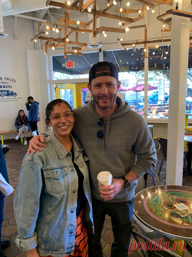 Jensen Ackles with a fan today (November 29, 2021)