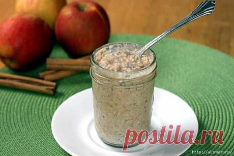 Овсянка в банке с яблоком и корицей