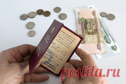 Названы категории россиян с самой большой пенсией. Член Общественной палаты, декан факультета права НИУ ВШЭ Вадим Виноградов назвал категории россиян с самой большой пенсией. По его словам, наибольшие выплаты будут у представителей тяжелых профессий, а также у жителей Крайнего Севера с соответствующим трудовым стажем. Также существует пенсия за выслугу лет.
