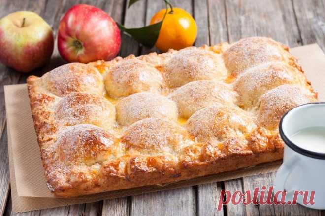 Пирог удивительный! Во вкуснейшем творожном тесте прячутся половинки печеных яблок, начинку в которых можно менять исходя из своих вкусовых пристрастий.