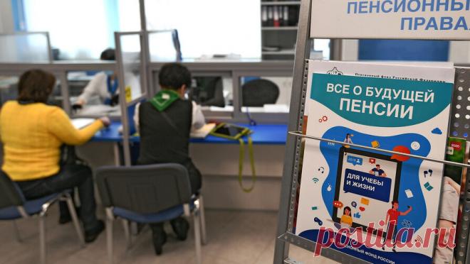 Часть пенсионеров лишат некоторых льгот. Декан факультета права НИУ ВШЭ Вадим Виноградов сообщил, что пенсионер, продолжающий работать как самозанятый, может потерять определенные привилегии. Этой информацией эксперт поделился с агентством "Прайм". Прежде всего, это ...