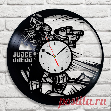 Часы из пластинки "Судья Дред" – купить в интернет-магазине на Ярмарке Мастеров с доставкой Часы из пластинки &quot;Судья Дред&quot; - купить или заказать в интернет-магазине на Ярмарке Мастеров | Часы делаются из старых виниловых пластинок. У&hellip;