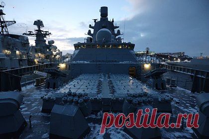 Шойгу заявил о способности «Цирконов» преодолеть любую ПВО и ПРО. Гиперзвуковые ракеты «Циркон», которые стоят на вооружении выходящего на боевую службу фрегата «Адмирал Горшков», гарантированно преодолевают любую систему противовоздушной и противоракетной обороны, заявил министр обороны России Сергей Шойгу. Он уточнил, что эти ракеты развивают скорость до девяти Махов.