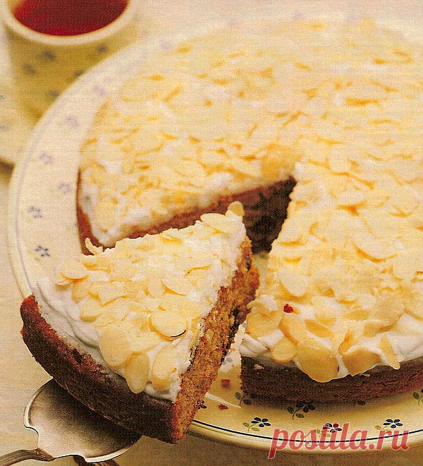 Пряный кекс. Гвоздика, корица и мускат придают этому пирогу невероятный вкус и аромат, а ликер добавляет тонкую миндальную нотку...