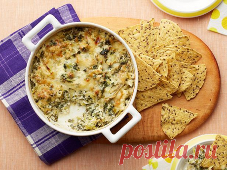 Дип-соус с артишоками и капустой кейл - рецепт Дип-соус с артишоками - сытная и вкусная закуска, которая идеально подходит для встречи с друзьями в неформальной обстановке. Этот дип-соус подаётся горячим в