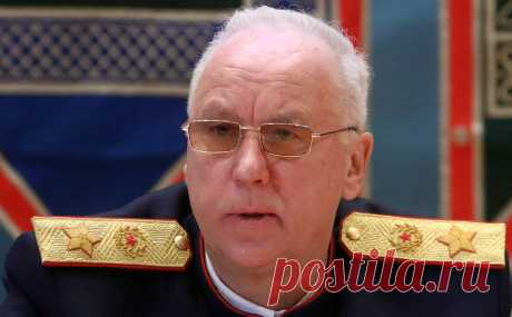 СК дал оценку сотруднику после данных о совете Бастрыкина «уйти в халдеи». 47news опубликовал запись, на которой человек с голосом, похожим на Бастрыкина, предложил уволить следователя: «Шахтером будет или кочегаром. Халдеем можно устроиться». В официальном сообщении сотрудник СК тоже раскритикован