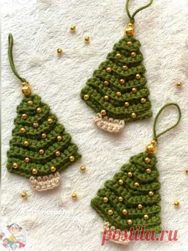 ​Вяжем ёлочки крючком Вяжем ёлочки крючкомМожно использовать как ёлочные игрушки, мобили, брелоки, аппликации и т.д.