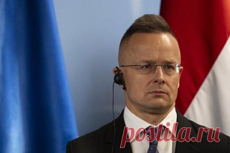 В Венгрии оценили риски новых санкций ЕС против российской энергетики. Власти Венгрии не допустят ввода новых антироссийских санкций Евросоюза (ЕС) в области энергетики. Подобные попытки будут заблокированы Будапештом, заявил глава министерства иностранных дел и внешнеэкономических связей республики Петер Сийярто. Министр заявил, что нынешние санкции не оправдали себя.
