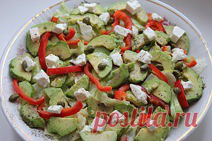 Салат витаминный с авокадо, огурцом и перцем | vkus-zdoroviya.ru