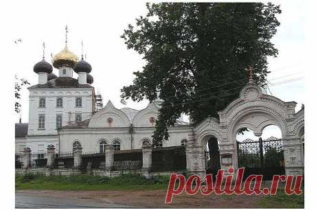 Полное название Крестовоздвиженской Церкви – Церковь Воздвижения Честнаго и Животворящего Креста Господня. Располагается она в селе Свердлово, принадлежащей теперь Тверской области, Конаковского района.  |  Крестовоздвиженская Церковь
