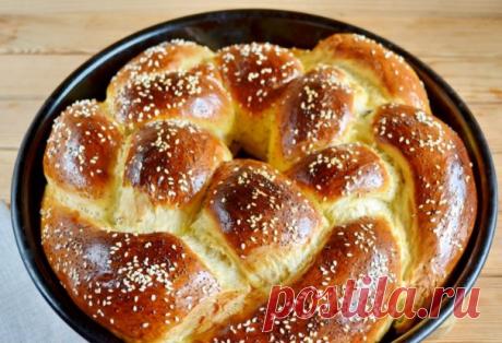 Пасхальный «венок» Если вы хотите разнообразить ваш праздничный стол во время Светлой Пасхи, то обязательно присмотритесь к этому рецепту, и приготовьте дома вкусный пасхальный "венок"! Такой венок украсит любое застолье. Он получается очень красивым, пышным и невероятно вкусным. Сделать его не так сложно, как кажется.