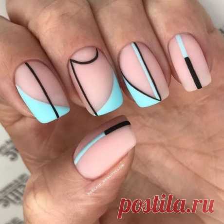 Матовый маникюр с геометрией на короткие ногти