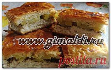 Пирог с мясом и картофелем. Отличный быстрый рецепт. Картошку даже не резала, а потерла на средней терке - размер под картофель фри. Только советую, на противень  постелить пергамент для жарки. Так будет легче снимать. Также, советую жарить при 160-170 градусах.