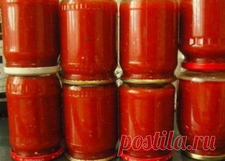Домашний томатный соус-кетчуп на зиму. 
Супер подборка на любой вкус!

1. Соус томатный Классический 

Ингредиенты:

3 кг помидоров, 150 г сахара, 25 г соли, 80 г 70% уксуса, 20 шт. гвоздичек, 25 шт. перца горошком, 1 зубчик чеснока, щепотка корицы, на острие ножа острого красного перца.

Приготовление:
Помидоры мелко нарезать, выложить в кастрюлю, поставить на огонь и уварить на треть, не закрывая крышку. Затем добавить сахар, проварить 10 минут, всыпать соль и варить еще...