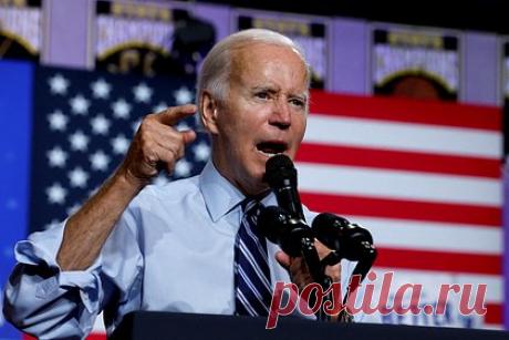 Байден пристыдил республиканцев за оценку полиции во время штурма Капитолия. Американский президент Джо Байден пристыдил республиканцев за их оценку действий сотрудников полиции во время штурма Капитолия в 2021 году. «Я надеюсь, что республиканцам в палате представителей стыдно за то, что было сделано с целью подрыва доверия к нашим полицейским», — написал политик в своем Twitter-аккаунте.