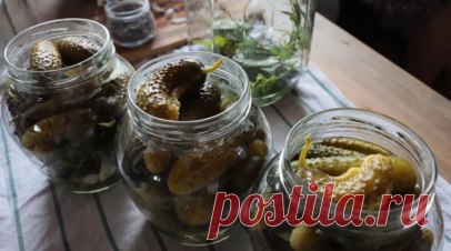 Россиянам назвали одну из критических ошибок при создании домашних заготовок. Обычная банка с огурцами или грибами при неправильном приготовлении может стать причиной тяжелейшего отравления и даже смертельного исхода. Основная причина кроется в ошибках стерилизации, которые не приводят к уничтожению возбудителя ботулизма — бактерии Clostridium botulinum. Читать далее