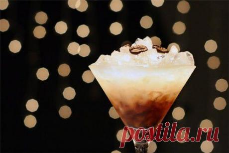 ЛИКЕР "КОФЕЙНЫЙ" по-домашнему !!!
**Соединить воду 0.5стакана и сахар 1стакан,вскипятить. Добавить в полученный сироп ванилин 0.5ч/л+водка 0.5литра. Кофе 3ч/л добавлять только после водки !!! Иначе ликер не получится.
*Перед подачей кофейный ликер должен остыть, и настояться !!!