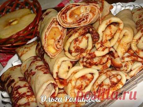 Отличное лакомство: творожные блины с карамельными яблоками и корицей