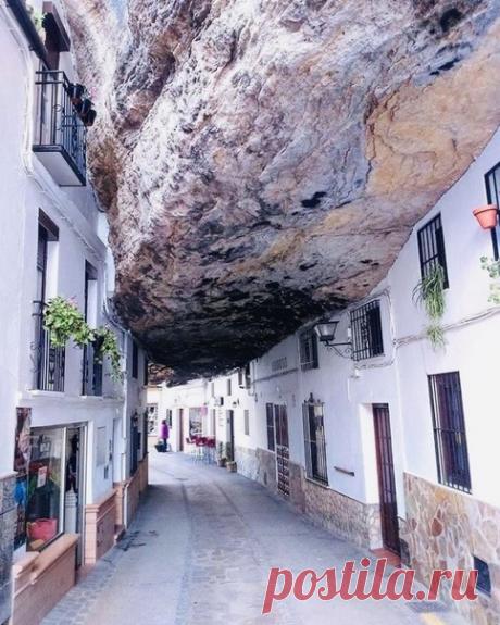 Необычная улица. Кадис, Испания