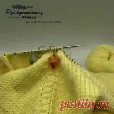 Убавки при вязании регланом снизу. 
Сама линия состоит из 4 петель, вяжется косой 2 на 2
Автор видео @olenka knit (иг)

#вязание_спицами@rukodeliamir