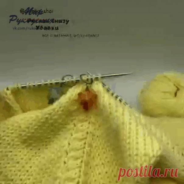 Убавки при вязании регланом снизу. 
Сама линия состоит из 4 петель, вяжется косой 2 на 2
Автор видео @olenka knit (иг)

#вязание_спицами@rukodeliamir