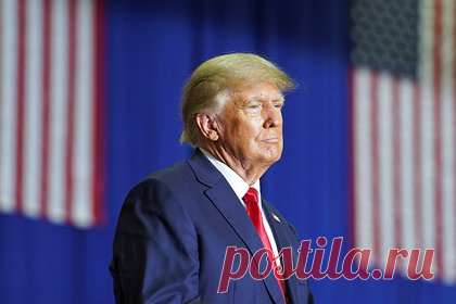 Трамп обратился в Верховный суд США из-за обыска в его поместье. Бывший президент США Дональд Трамп направил ходатайство в Верховный суд США с просьбой временно запретить Минюсту изучение секретных документов, которые были изъяты при обыске в его поместье. В конце сентября Апелляционный суд 11-го округа Атланты одобрил запрос Минюста на работу с изъятыми документами.