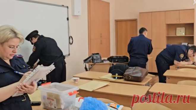 СК опубликовал видео с места происшествия в школе Челябинска. Следственный комитет России в Telegram-канале опубликовал оперативное видео с места происшествия в школе Челябинска и с места обысков в квартире подростка, который напал на одноклассников с молотком. 16 сентября в коррекционной школе N68 ...