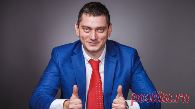 «Каждый из нас — продавец». Это одна из главных «татуировок» из новой книги Максима Комбата Батырева. Первая книга о «татуировках менеджера» вышла 2 года назад и держится в списке бестселлеров до сих пор. Новинка «45 татуировок продавана» ( стала лидером продаж за 3 недели — 11 000 книг улетели в мгновение. Почему книги так популярны? Как написала читательница в Фейсбуке: «Ничего более практичного и вдохновляющего на тему управления, причём с учётом наших реалий, ментальности и исторически…