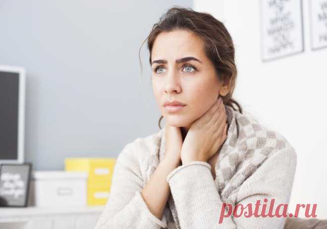 10 необычных симптомов больного сердца Не всегда проблемы с сердцем проявляются типичной картиной, как мы привыкли видеть в кино: человек хватается рукой за грудную клетку в области сердца и падает без сознания. Часто признаками того, что ...