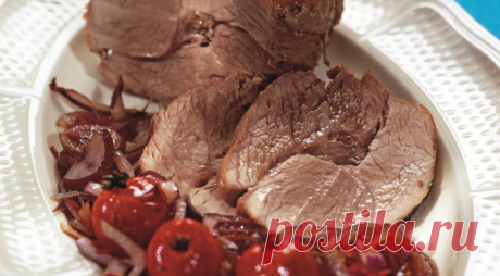 Запечённый в духовке окорок с луковым релишем