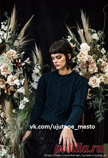 Теперь со схемой и описанием на англ.  языке.
Пуловер Nightingale (Соловей)by Norah Gaughan

Размеры: 1 (2, 3, 4, 5) 
 
Окончательный размер окружн.бюста: 81 (91, 102, 112, 122) см – с 0-5 см положительной легкостью на свободное облегание
Модель имеет бюст 86 см , рост 165 см и носит размер пуловера 2. 
 
Пряжа: Quince & Co. Lark (камвольный вес; 100% шерсть; 123 м / 134 Ярда на 50 г мотка) 
9 (10, 12, 14, 15) мотков 
 
Плотность: 20 пт. & 28 рядов = 10 см чулочной вязкой ...